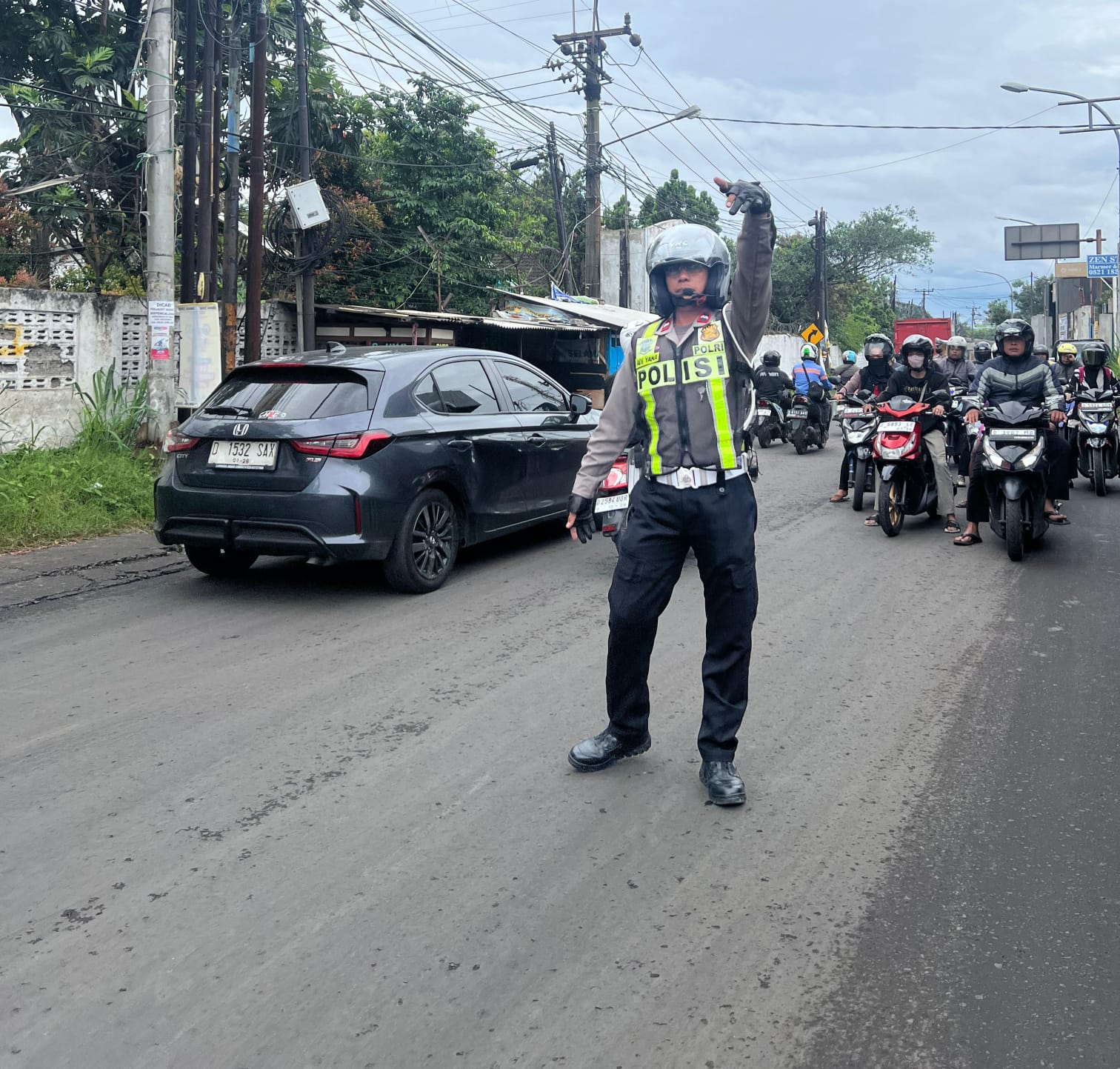 Polsek Cimahi Selatan Lakukan Pos Gatur Pagi untuk Kelancaran Arus Lalin -  DIVISI HUMAS POLRI - Pengelola Informasi dan Dokumentasi Polri