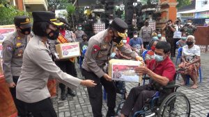 Kapolda Bali Berikan Penghargaan Pemenang Desa Kampung Tangguh Dewata