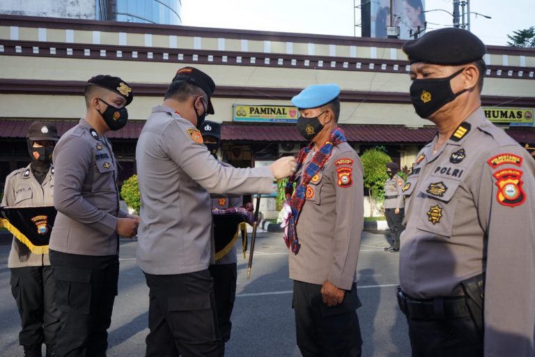 Kapolrestabes Pimpin Upacara Purna Bakti Personil Polrestabes Makassar