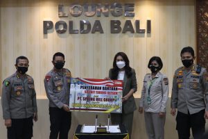 Kapolda Bali Terima Bantuan Tabung Oksigen