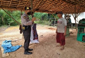 Anggota Polsek Banjang Melaksakan Kegiatan Patroli Dalam Rangka Pencegahan Dan Penanggulangan Bencana Kebakaran Hutan Dan Lahan (Karhutla)