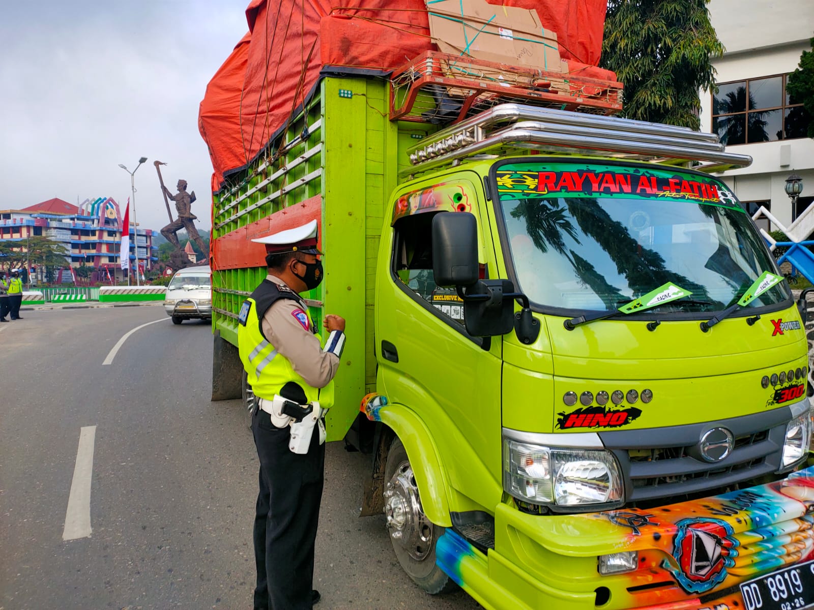 Satlantas Polres Tana Toraja Sosialisasi Dengan Pengemudi Armada Angkutan Barang DIVISI HUMAS POLRI