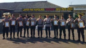 Polisi yang Tangkap Begal Secara Dramatis Hingga Terkena Sabetan Golok di Cimahi Diberi Penghargaan