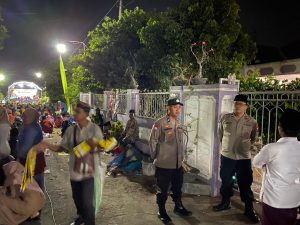 Anggota Polsek Pagu Giat Pam Pengajian Akbar di Desa Padangan Lor
