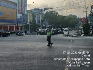 Pengaturan arus lalu lintas pada pagi hari untuk mewujudkan ketertiban penguna jalan dan penguna kendaraan di jalan raya