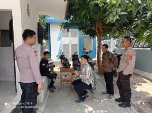 Patroli kegiatan Rutin di Wilayah, Kanit Binmas Polsek Kasemen Polresta Serkot Polda Banten Bersama Anggota Ajak Masyarakatnya Jaga Kamtibmas