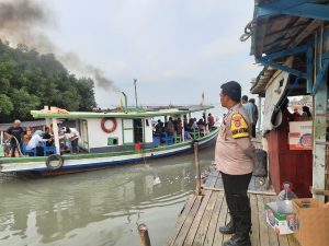 Ciptakan Keamanan Bagi Warga, Personil Polsek Kasemen Polresta Serkot Polda Banten, Tingkatkan Keamanan Lingkungan Bersama Warganya