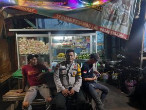 Pelihara Situasi Kondusif Polsek Kasemen Polresta Serkot Polda Banten, laksanakan Patroli Malam Hari di Wilayah Kelurahan Banten