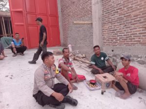 Antisipasi C3, Anggota Polsek Pabuaran Polresta Serkot Polda Banten, laksanakan patroli dialogis serta sampaikan pesan kamtibmas