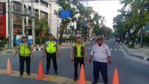 Personel Sat Lantas Polrestaebs Medan melaksanakan Pengaturan Pos Padat Pagi Dalam Rangka Kegiatan Fun run PON XXI
