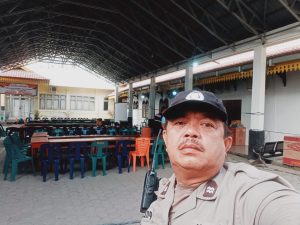 Polsek Patumbak Polrestabes Medan melaksanakan pengamanan di Kantor PPK Kecamatan Medan Amplas