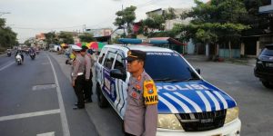 Patroli Polsek Benowo Pastikan Kelancaran Arus Lalu Lintas Jelang Momen Berbuka Puasa