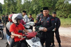 Satbrimob Polda Kepri dan TNI Gelar Buka Bersama di Mako Yonif Raider 136/TS