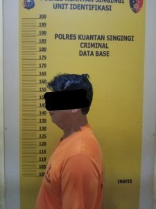 Tersangka Dugaan Korupsi Keuangan Desa Ditangkap di Jawa Barat dan Dibawa ke Polres Kuansing
