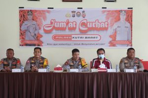 Polres Kutai Barat Melaksanakan Jumat curhat di SMK Purnama 1 Dengarkan Semua Keluhan Siswa Siswi