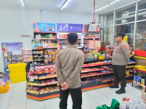 Polsek Gampengrejo Giat Patroli Sambang di Minimarket 