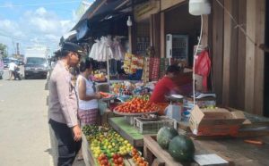 Antisipasi melonjaknya harga Sembako, Sat Binmas Polres Kepulauan Tanimbar sambangi para Pedagang