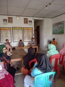 Bhabinkamtibmas Menghadiri Musyawarah Bersama Kader Posyandu Dalam Mencegah Stunting Di Wilayahnya