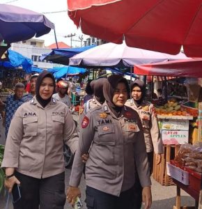Polwan Polresta Pekanbaru Patroli Jalan Kali Antisipasi C3 di Pasar Bawah