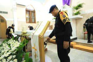 Polresta Banjarmasin Sterilisasi Gereja dan Siagakan 144 Personil Guna Amankan Perayaan Paskah 2024.