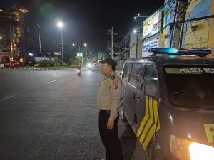 Personil Polsek Medan Barat layani masyarakat Patroli Malam mobile ke pemukiman dan jalan raya antisipasi balapan liar,Tawuran, 3C dan kejahatan jalanan di Wilkumnya