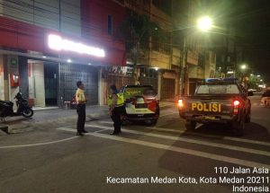 Pers Polsek Medaan Kota melaksanakan patroli antisipasi terjadinya gangguan Kamtibmas di Jln. Asia Bank CIMB NIAGA