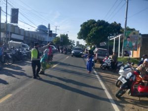 Antisipasi Kemacetan Di Arus Balik, Polsek Torjun Laksanakan Pengamanan Pasar Tradisional
