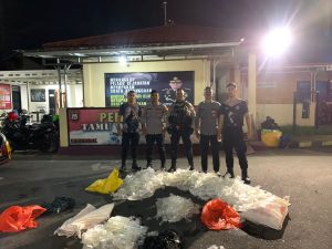 Razia Miras, Sat Samapta Polres Ternate Berhasil Mengamankan 464 Kantong Plastik Cap Tikus