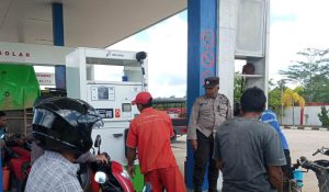 Antisipasi Kelangkaan BBM Patroli Polsek Beduai Sambangi SPBU Dusun Timaga