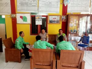 Kanit Binmas Polsek RKT dan Bhabinkamtibmas Desa Sinar Rambang Lakukan Penyuluhan Kepada Perangkat Desa Sinar Rambang