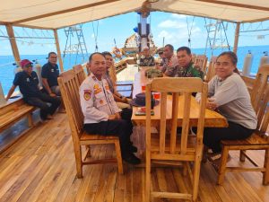 Silaturahmi Halal bihalal dan Perkenalan dengan Manajemen Kapal KM Meipa Deapati di Perairan Pulau Derawan