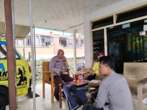 Sambang Tomas, Anggota Polsek Pasrujambe Berikan Himbauan Kamtibmas dan Sosialisasi Call Centre 110