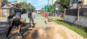 Polres Sibolga Laksanakan Gotong Royong, Timbun Jalan di Parombunan
