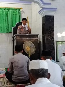 Saat Jum’at Curhat, Polisi di Situbondo Sosialisasi Penerimaan Polri TA. 2024 di Masjid
