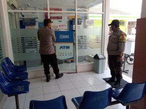 Personil polsek ploso patroli harkamtibmas sasar perbankan Atm Bank BRI unit Ploso angisipasi 3C