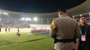 Kapolresta Surakarta Pimpin Langsung Pengamanan Sepakbola PSS Sleman Versus Dewa United di Stadion Manahan Solo