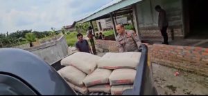 Kapolsek Sungai Mandau Berbagi Bantuan untuk Pembangunan Mushala Nur Iman di Dusun Ponti Samak