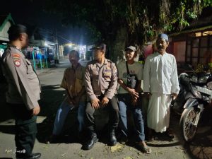 Berikan Rasa Aman, Polsek Warujayeng Patroli Malam di Pemukiman Penduduk