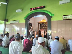 Safari Jumat di Masjid Babussalam, Kasat Binmas Polres Lumajang Sampaikan Himbauan Kamtibmas