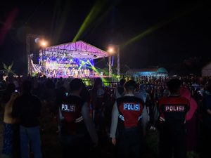 Sinergi TNI – Polri dalam Pengamanan Kegiatan Orkes Musik Adella di Desa Kasreman