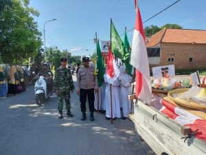 Sinergi TNI dan Polri di Desa Karanganyar melaksanakan Pengamanan kegiatan Masyarakat