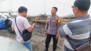 Cegah Gangguan Kamtibmas, Bhabinkamtibmas Kelurahan Padukuhan Kraton Melaksanakan Patroli Dialogis