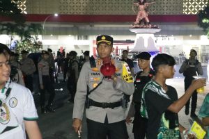 Kapolresta Surakarta Pimpin Langsung Pengamanan Sepakbola PSS Sleman Versus Persib Bandung di Stadion Manahan Solo