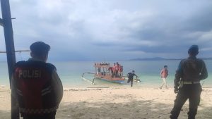 Polsek Sekotong Beri Imbauan Kamtibmas kepada Pengelola dan Pengunjung Pantai Elak-Elak