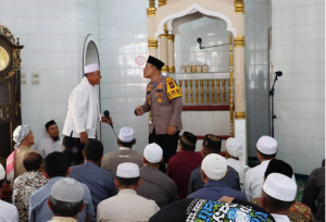 Wakapolda Sumut Berikan Bantuan Sajadah untuk Masjid Al Ikhlas di Padangsidimpuan