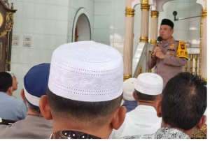 Wakapolda Sumut Berikan Bantuan Ambal Sajadah untuk Masjid Al Ikhlas Padangsidimpuan