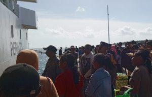 Polsek Serwaru Serukan Himbauan Kamtibmas Bagi Aktifitas Warga di Pelabuhan Laut Serwaru