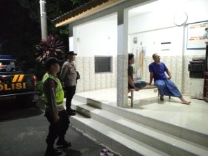 Patroli Harkamtibmas Dialogis Dengan Petugas Siskamling Desa Pastikan Situasi Aman