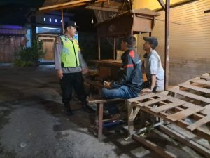 Anggota Polsek Jogoroto Patroli Sambang Desa Dan Dialogis Kamtibmas Dengan Warga Masyarakat