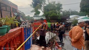 Personil Polresta Ambon turun TKP Kebakaran rumah warga